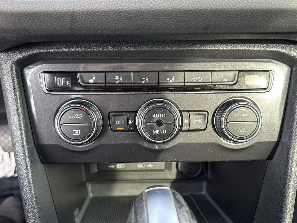 Used 2021 Volkswagen Tiguan SE image 16