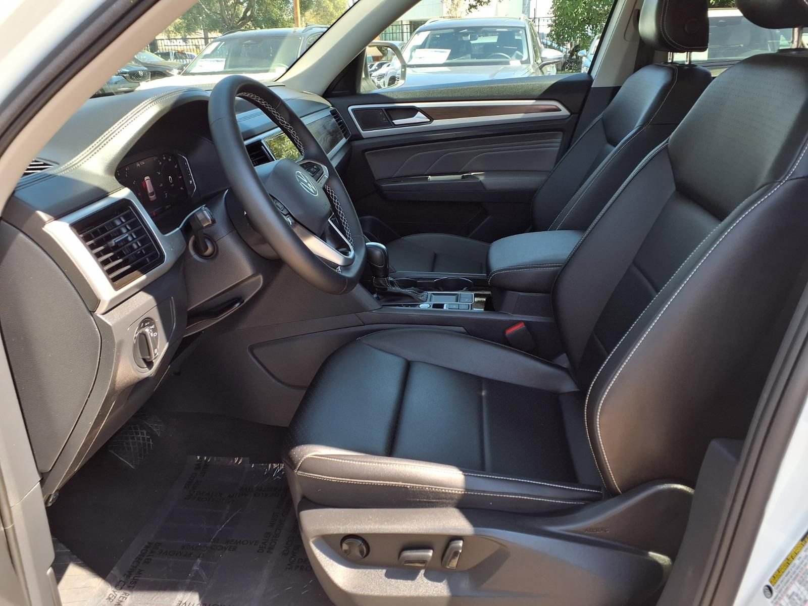 Used 2023 Volkswagen Atlas SE w/ Panoramic Sunroof Package image 16