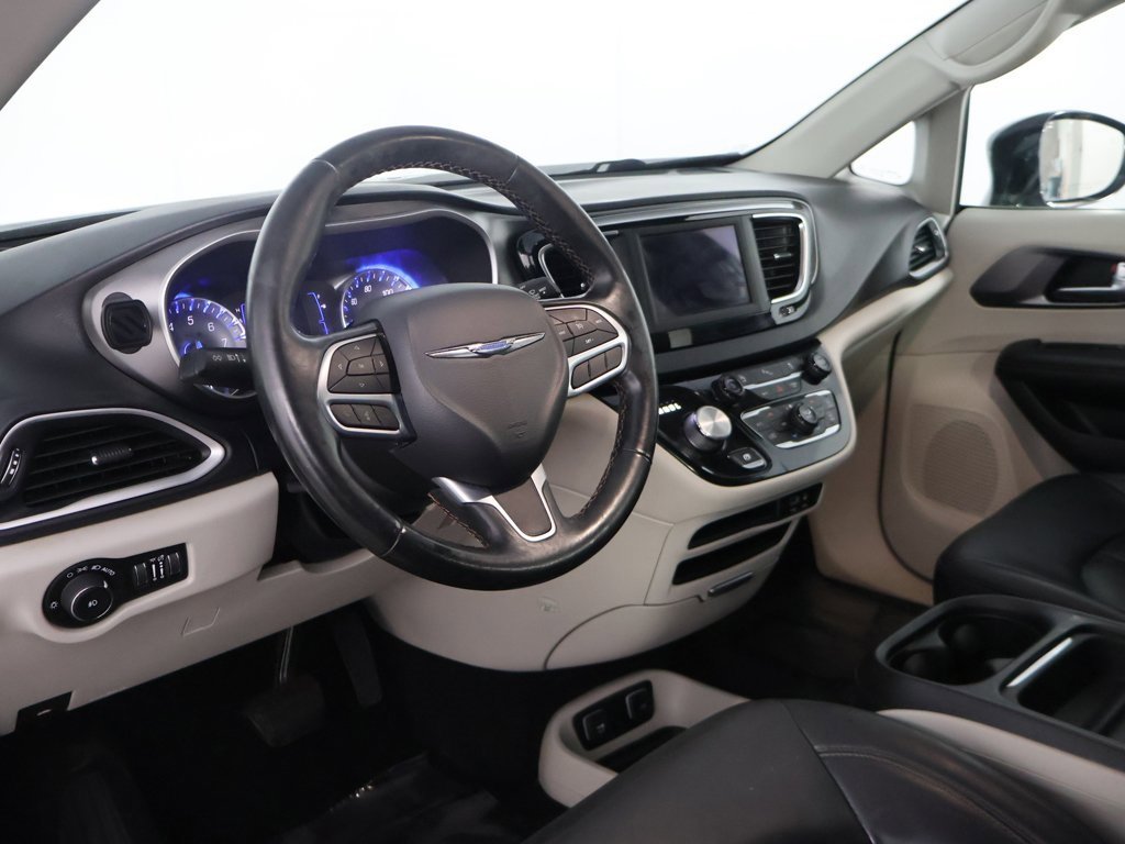 Used 2020 Chrysler Pacifica Touring-L image 24
