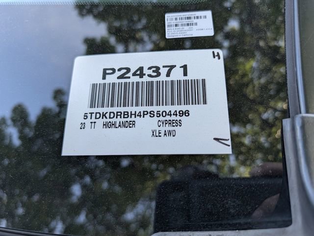 Used 2023 Toyota Highlander XLE AWD/4WD image 40