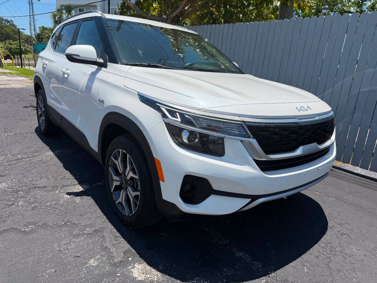 Used 2022 Kia Seltos EX AWD/4WD image 1