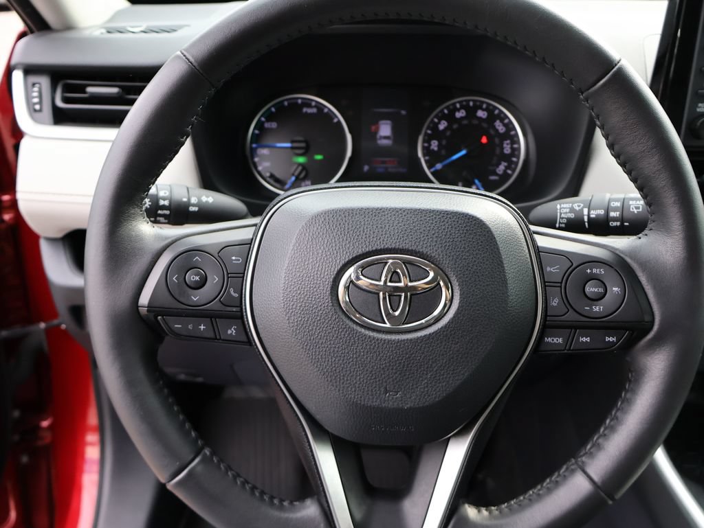 Used 2020 Toyota RAV4 XLE w/ XLE Grade Weather Package AWD/4WD image 27