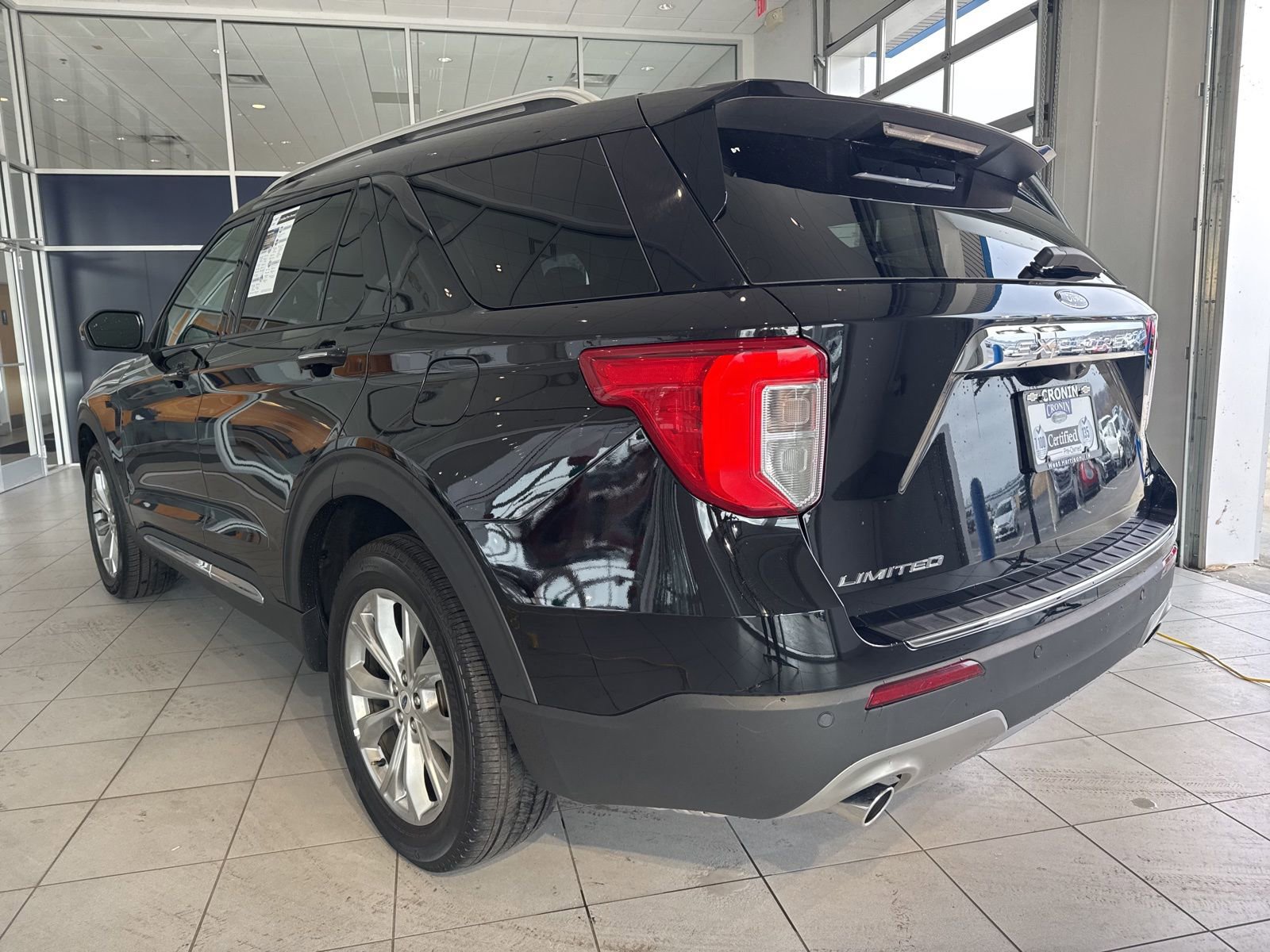 Used 2023 Ford Explorer Limited w/ Equipment Group 301A image 9