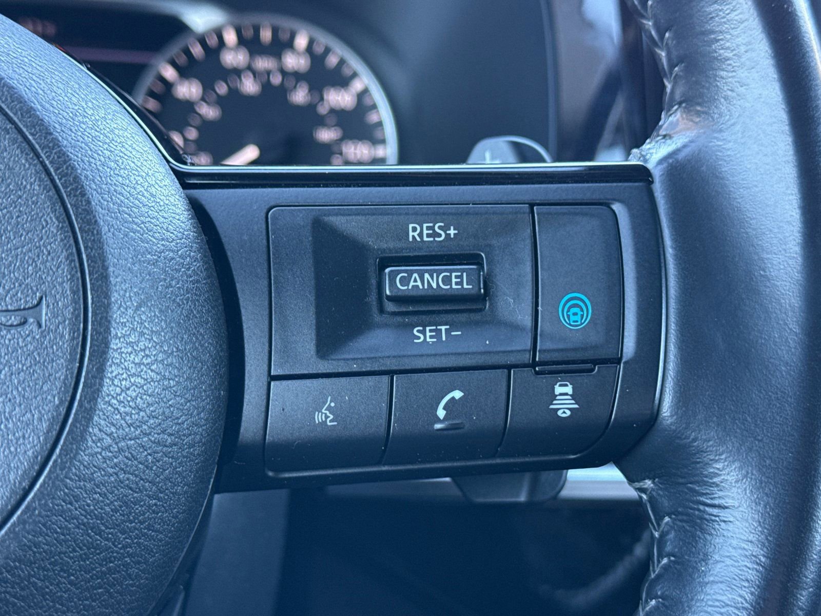 Used 2022 Nissan Pathfinder SV image 28