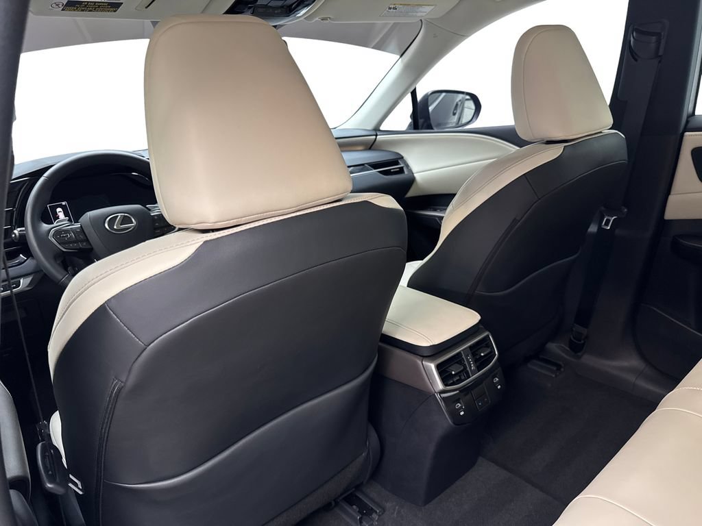 Used 2024 Lexus RX 350 FWD w/ Technology Package image 34