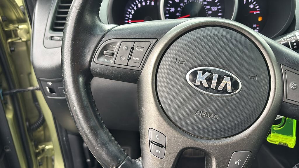 Used 2013 Kia Soul + FWD image 17