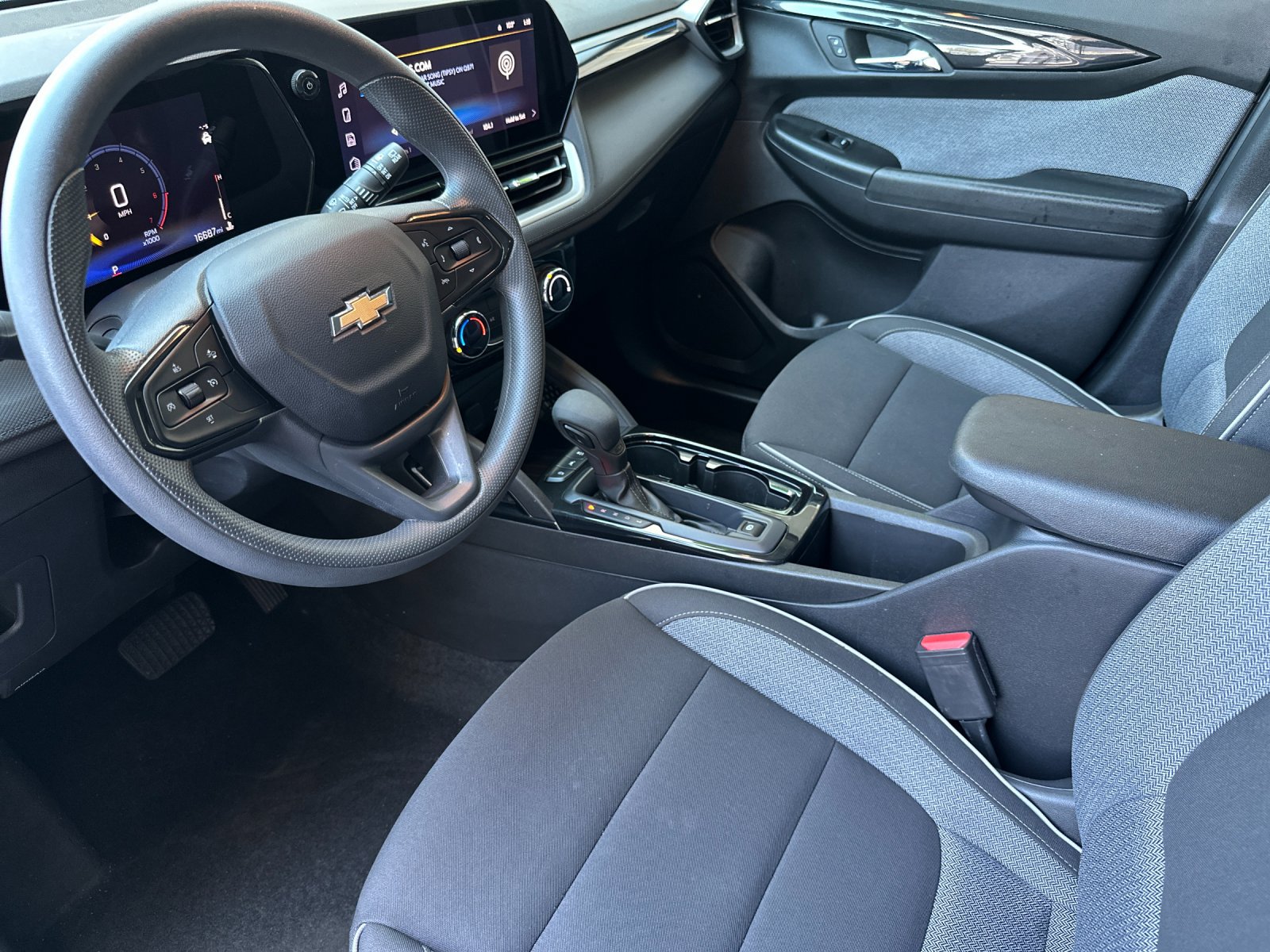 Used 2024 Chevrolet TrailBlazer LT w/ Driver Confidence Package FWD image 10