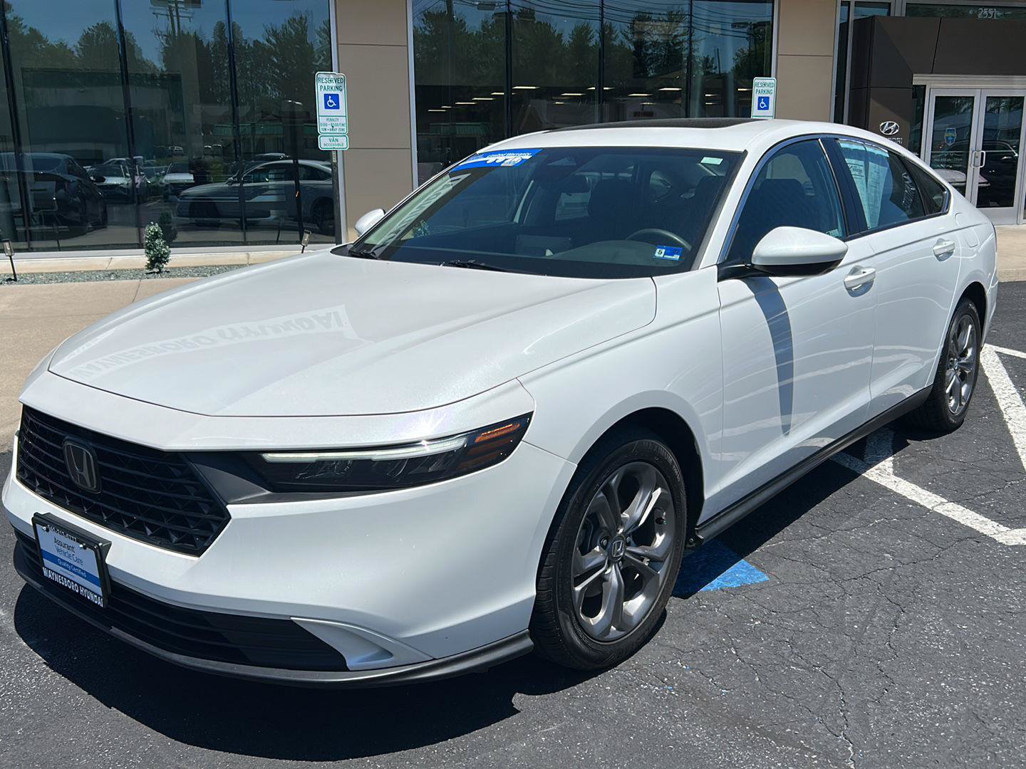 Used 2024 Honda Accord EX image 2