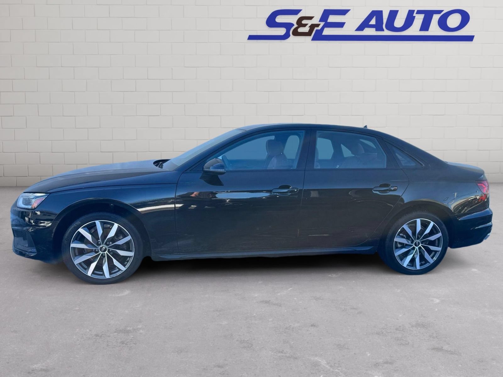 Used 2023 Audi A4 2.0T Premium Plus w/ Premium Plus Package AWD/4WD image 2
