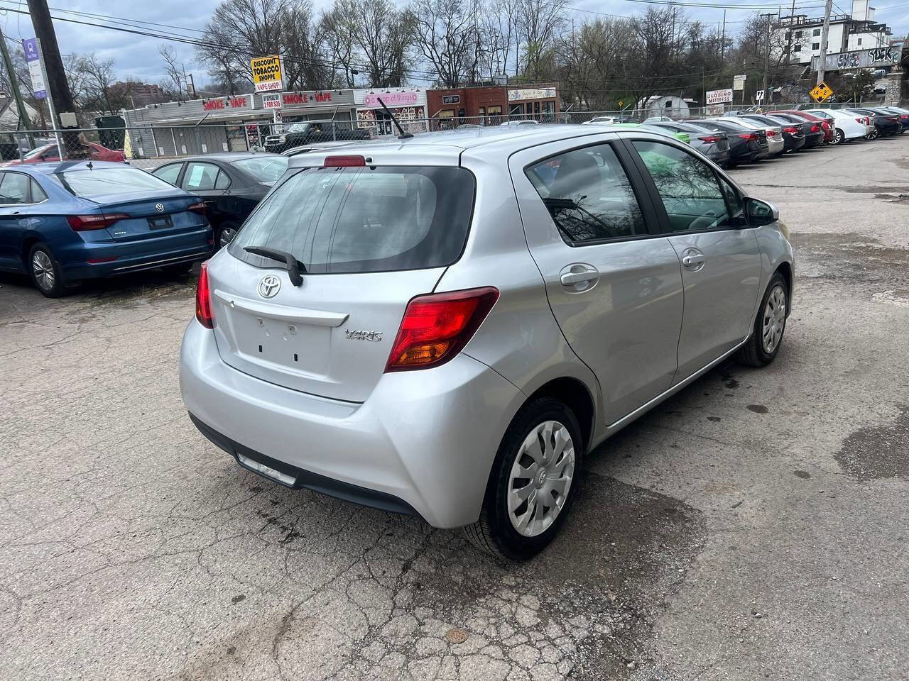 Used 2015 Toyota Yaris L image 5