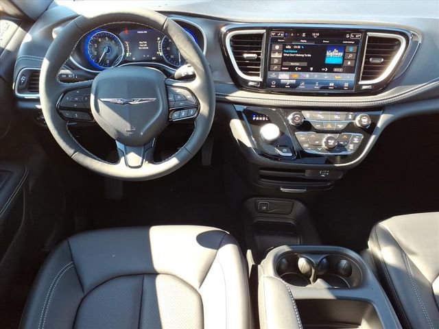 New 2026 Chrysler Pacifica Select w/ S Appearance Package image 16