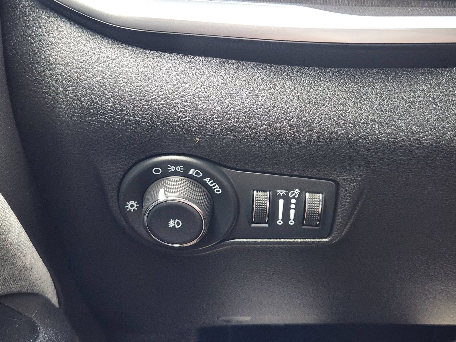 Used 2024 Jeep Compass Latitude AWD/4WD image 25
