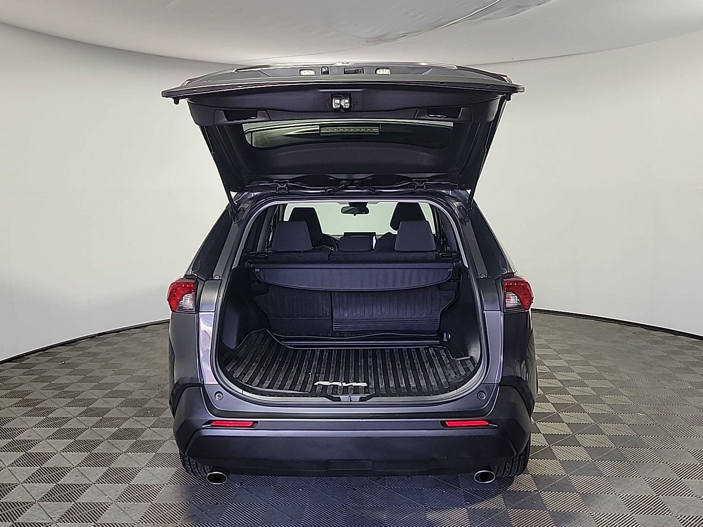Used 2020 Toyota RAV4 XLE w/ All Weather Liner Package AWD/4WD image 6