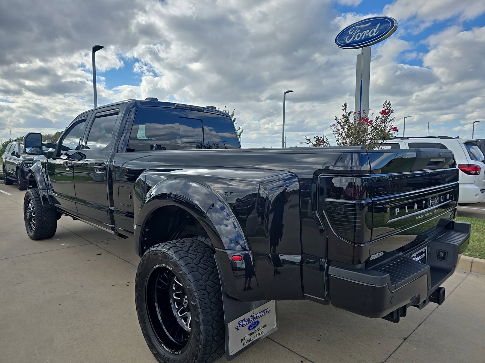 Used 2021 Ford F450 Platinum w/ FX4 Off-Road Package AWD/4WD image 3