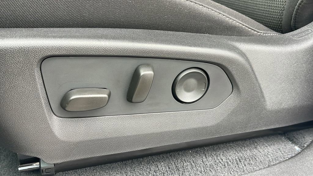 Used 2025 GMC Canyon Elevation w/ Convenience Package image 11