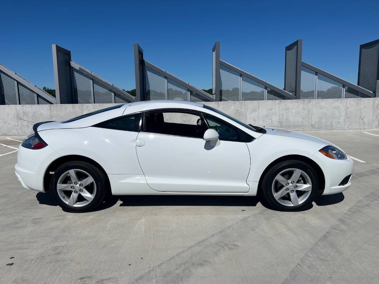 Used 2009 Mitsubishi Eclipse GS FWD image 3