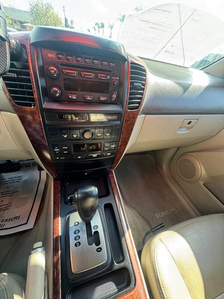 Used 2005 Kia Sorento LX image 15