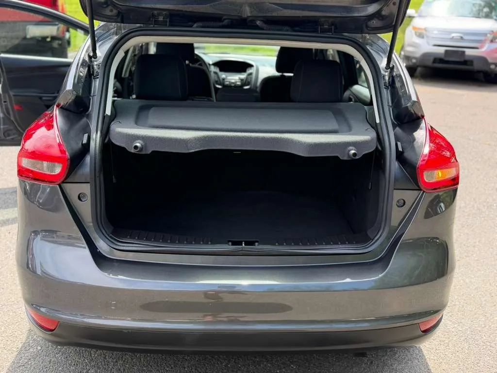 Used 2017 Ford Focus SE FWD image 17