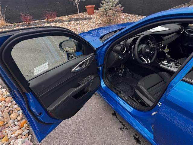 New 2025 Alfa Romeo Giulia AWD w/ Veloce Package AWD image 21