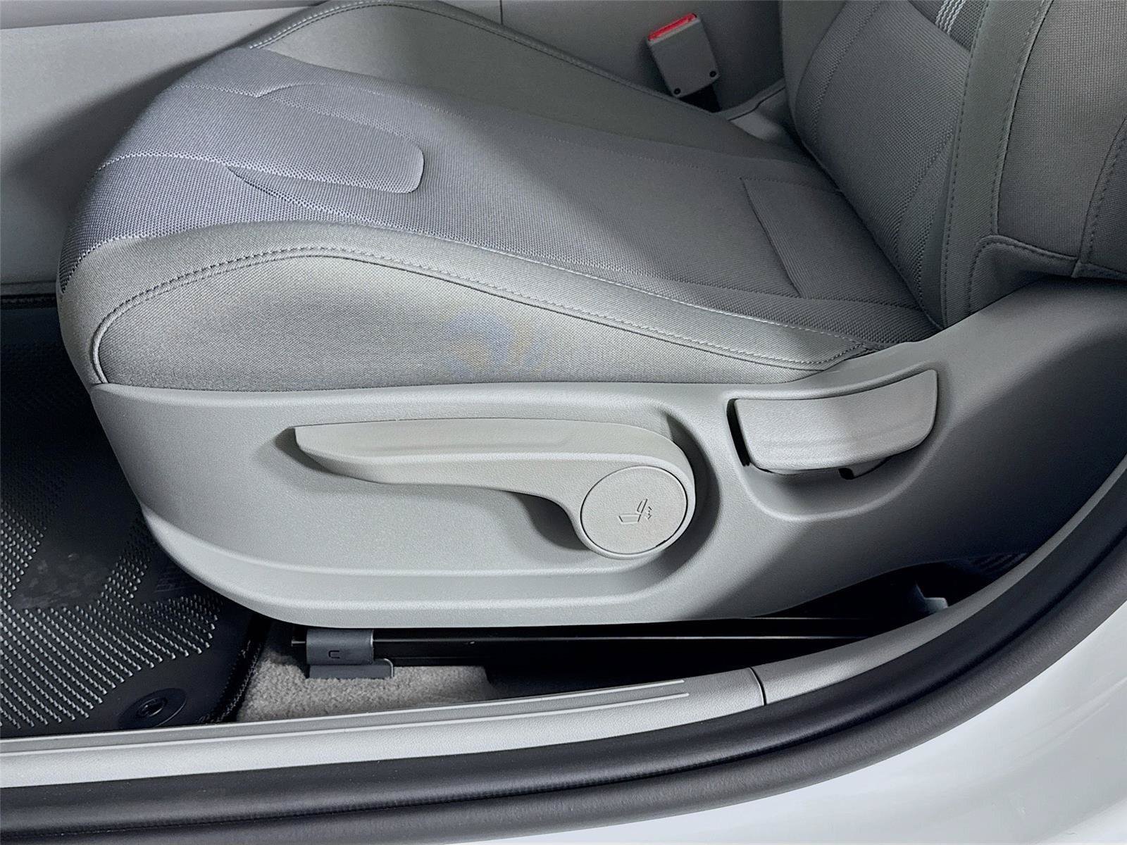 New 2026 Hyundai Elantra SE FWD image 19
