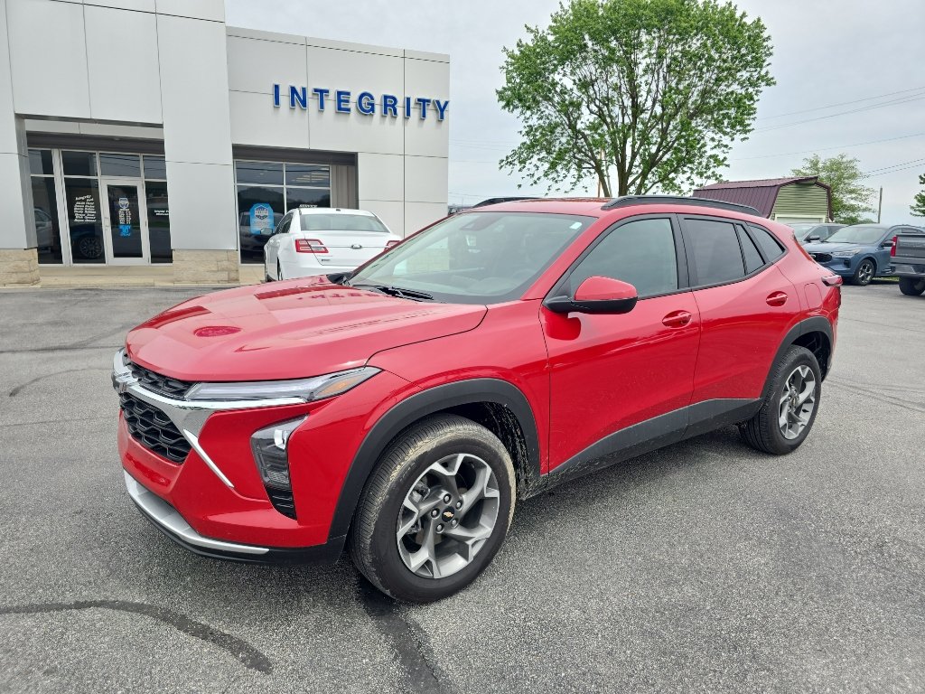 Used 2026 Chevrolet Trax LT w/ Driver Confidence Package FWD image 2