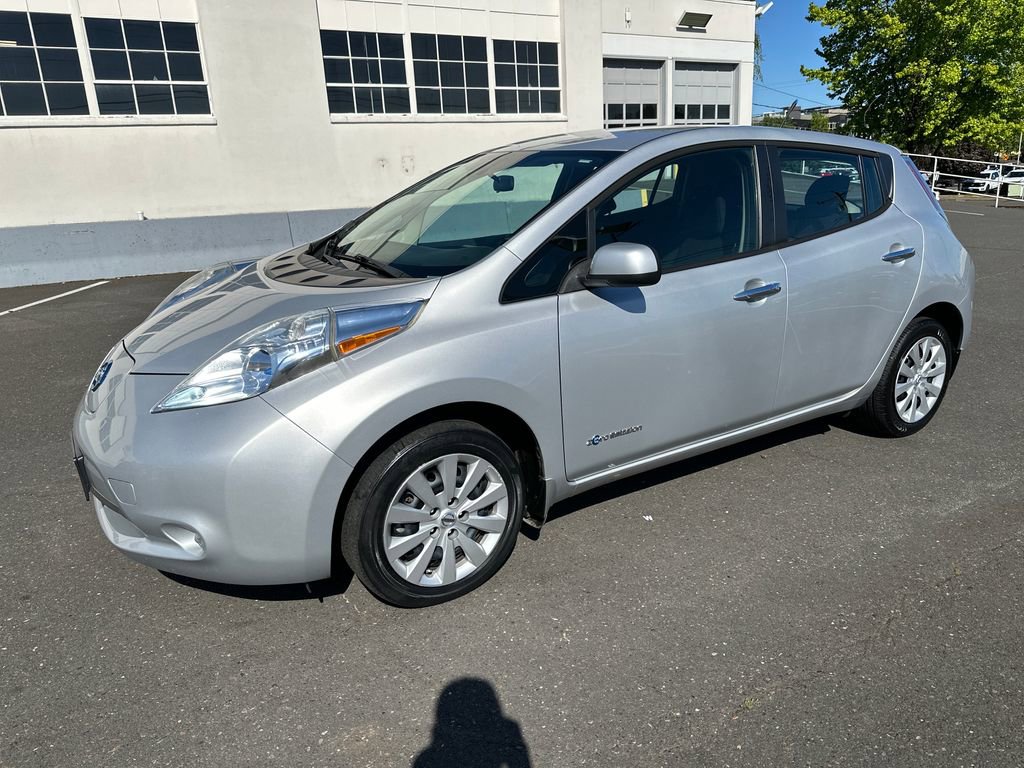Used 2014 Nissan Leaf S w/ Charge Package FWD image 2