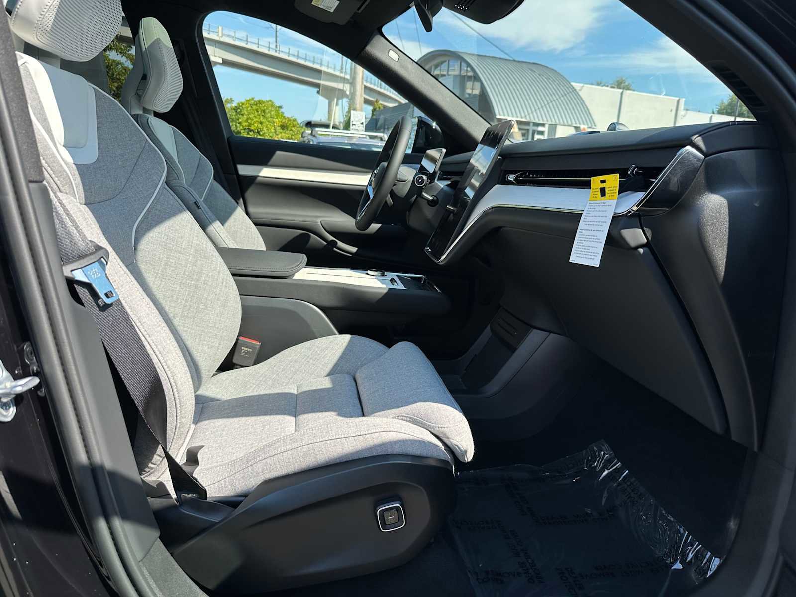 New 2025 Volvo EX90 Ultra w/ Protection Package Premier image 10