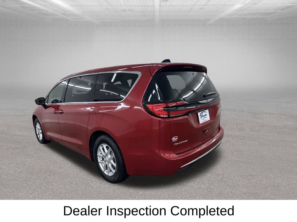 Used 2025 Chrysler Pacifica Select FWD image 9