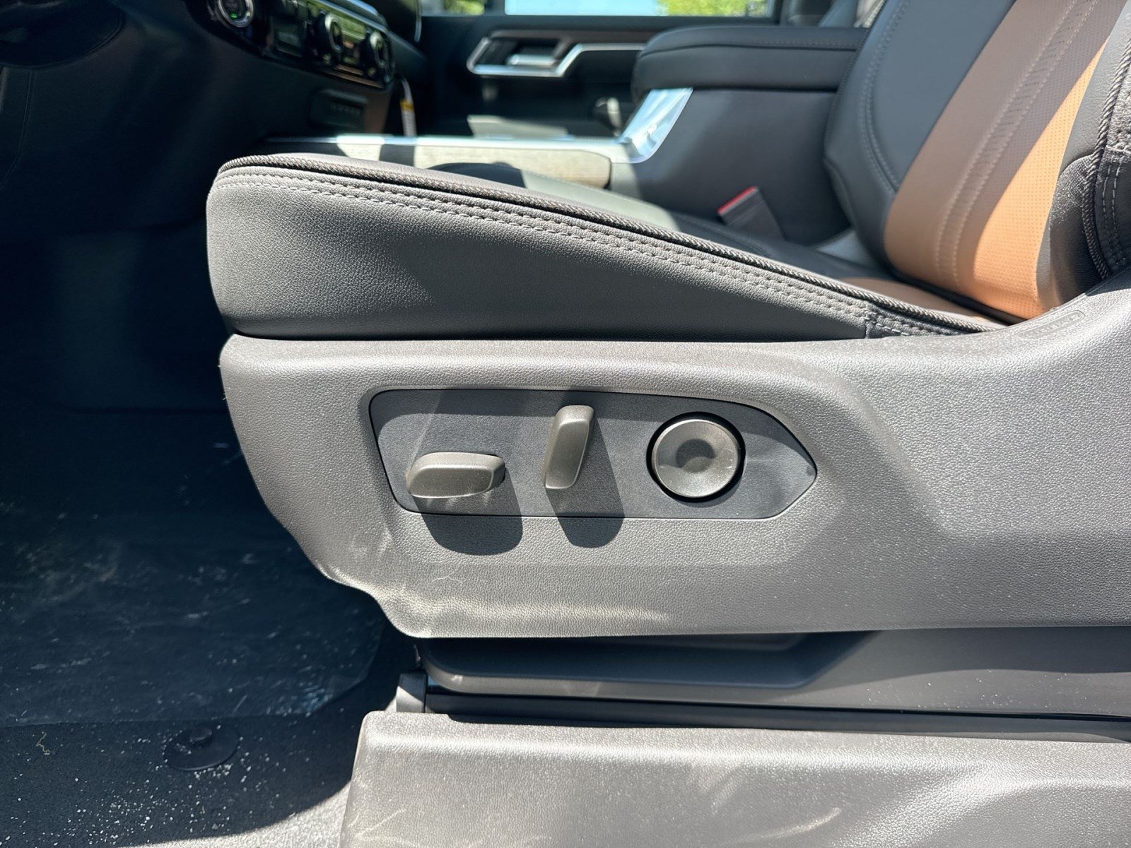 New 2026 Chevrolet Silverado 3500 High Country w/ High Country Premium Package AWD/4WD image 14