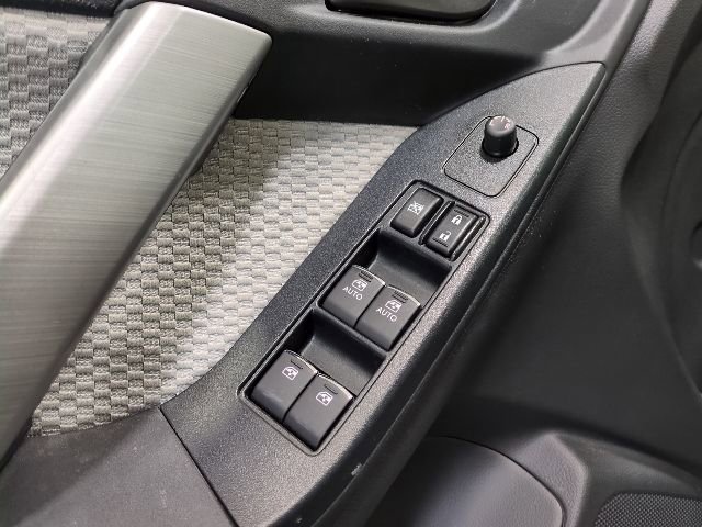 Used 2018 Subaru Forester 2.5i Premium w/ All-Weather Package image 17