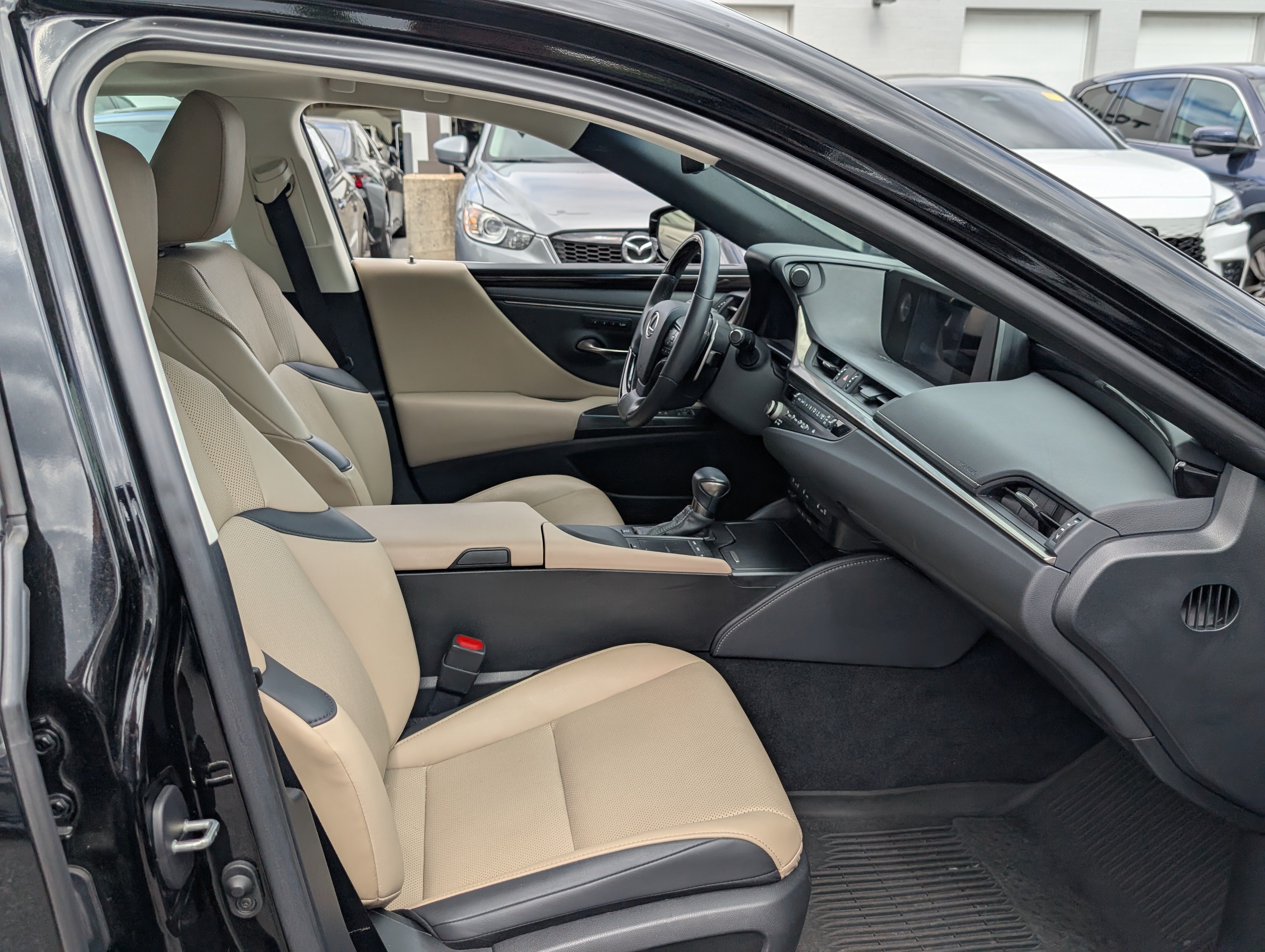 Used 2021 Lexus ES 300h w/ Premium Package FWD image 10