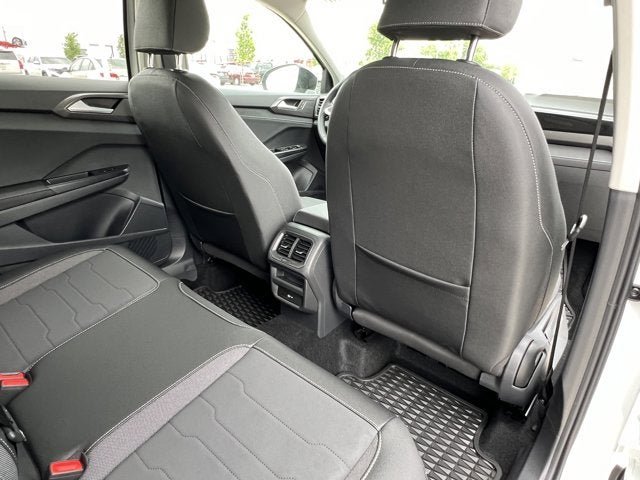 New 2025 Volkswagen Taos SE image 30