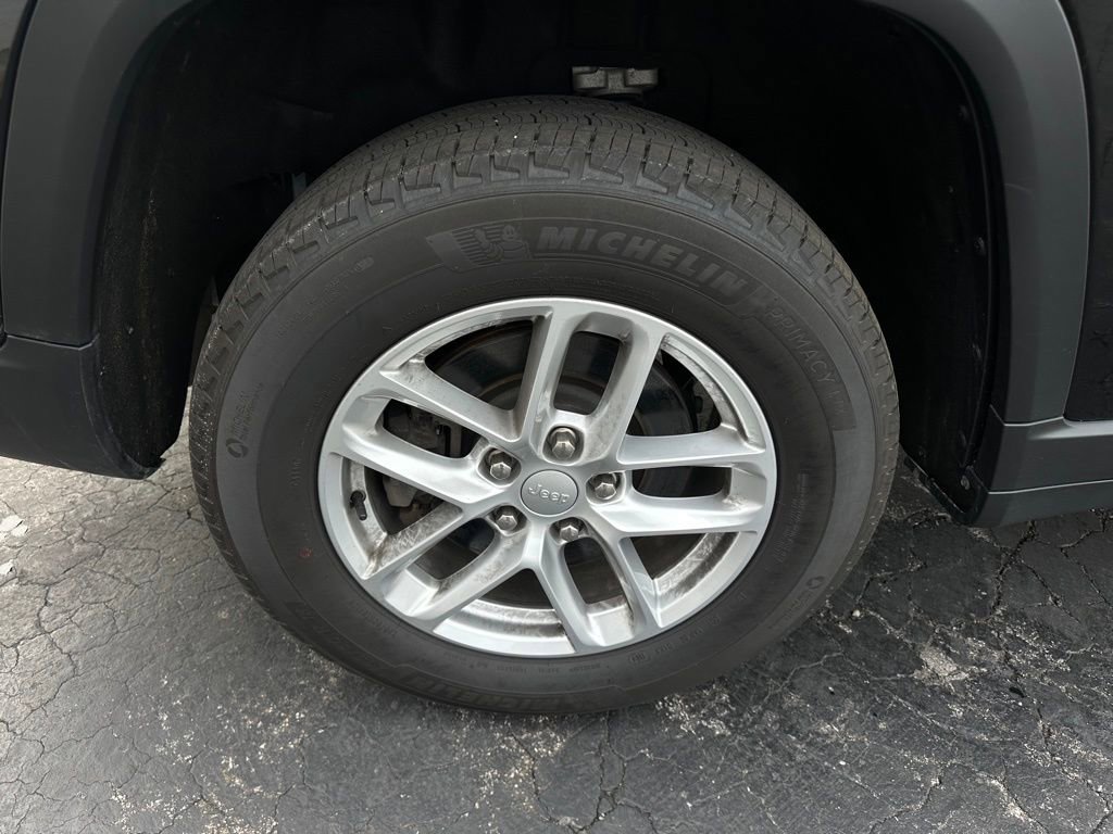 Used 2024 Jeep Grand Cherokee L Laredo AWD/4WD image 40