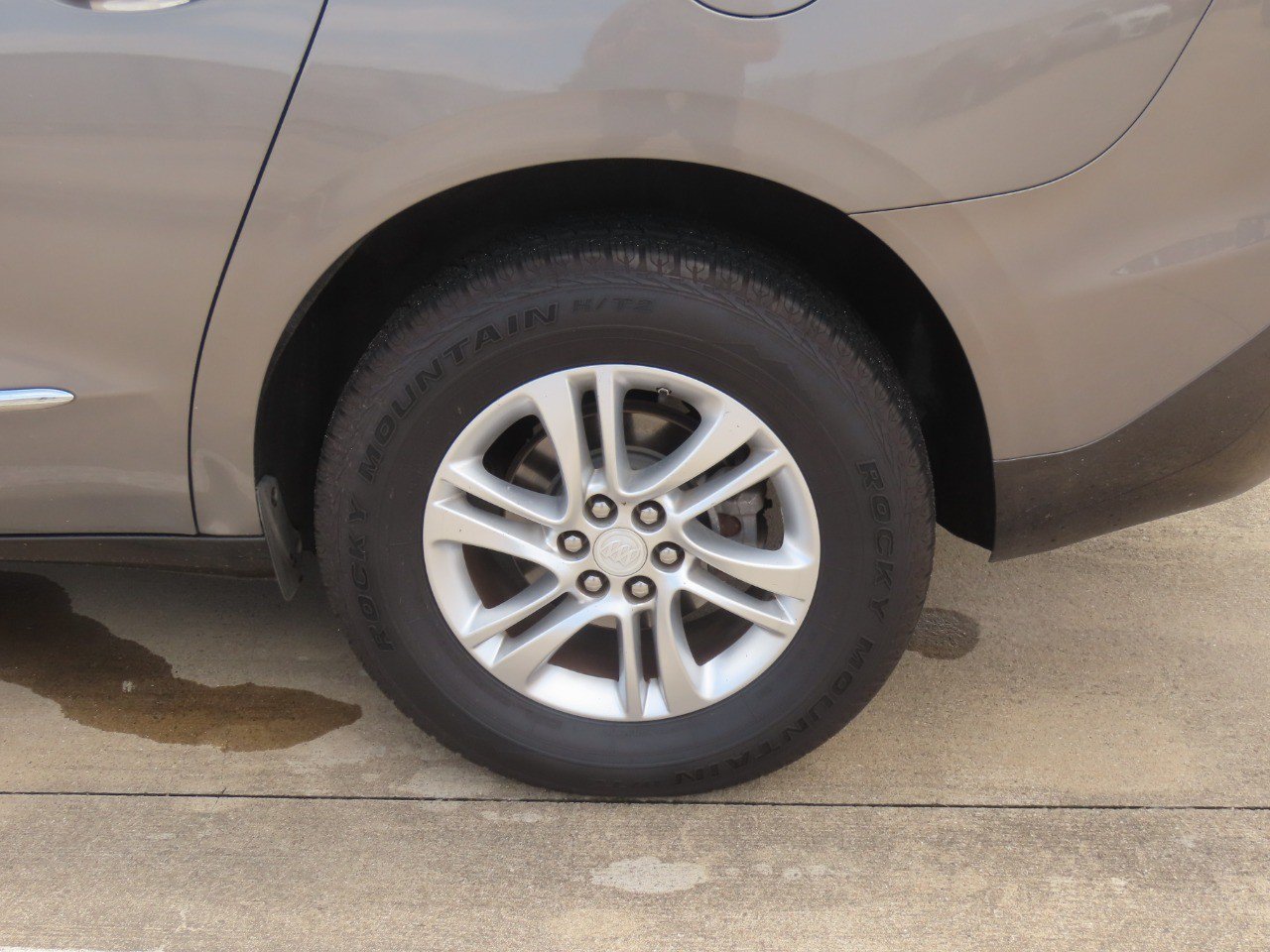 Used 2019 Buick Enclave Essence AWD/4WD image 16