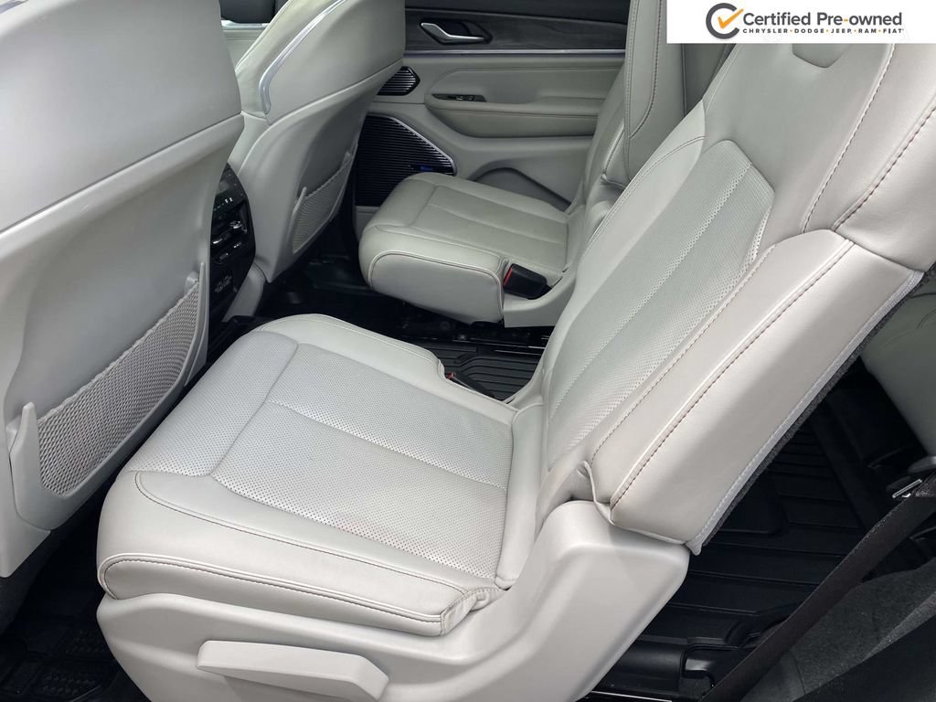 Used 2021 Jeep Grand Cherokee L Overland w/ Luxury Tech Group IV AWD/4WD image 14