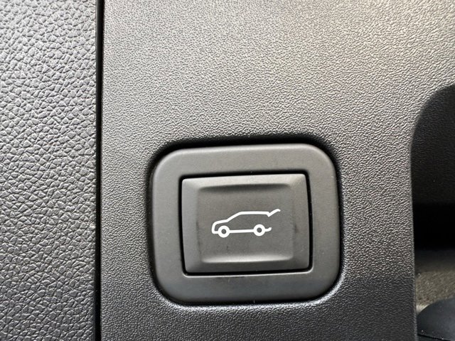 Used 2025 Cadillac XT4 Premium Luxury image 22