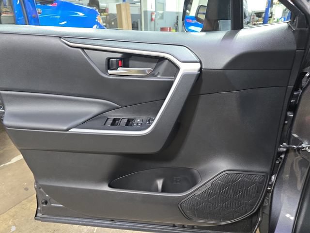 Used 2021 Toyota RAV4 XLE w/ Convenience Package AWD/4WD image 29