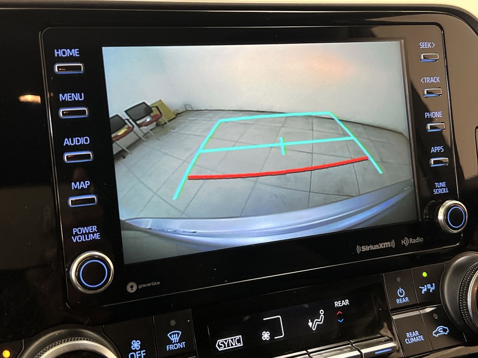 Used 2021 Toyota Highlander XLE image 23