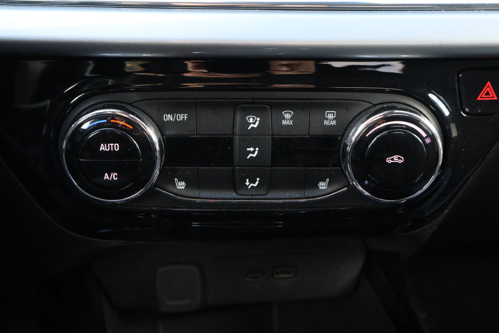 Used 2025 Chevrolet Trax LT w/ Driver Confidence Package FWD image 24
