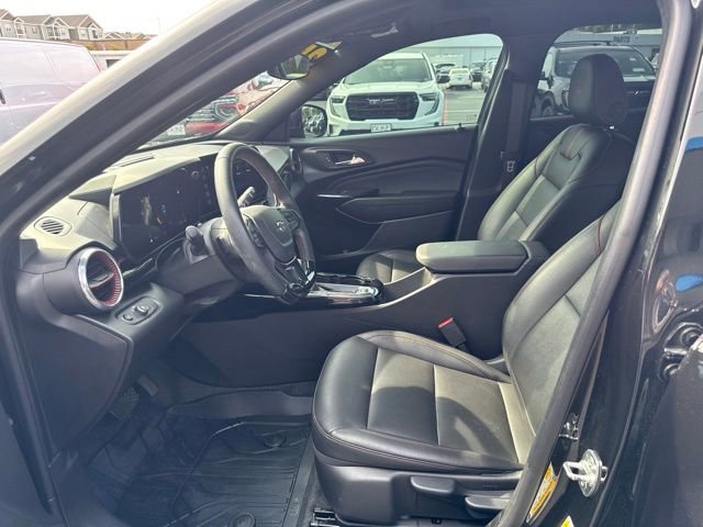 Used 2025 Chevrolet Trax RS w/ Sunroof Package FWD image 10