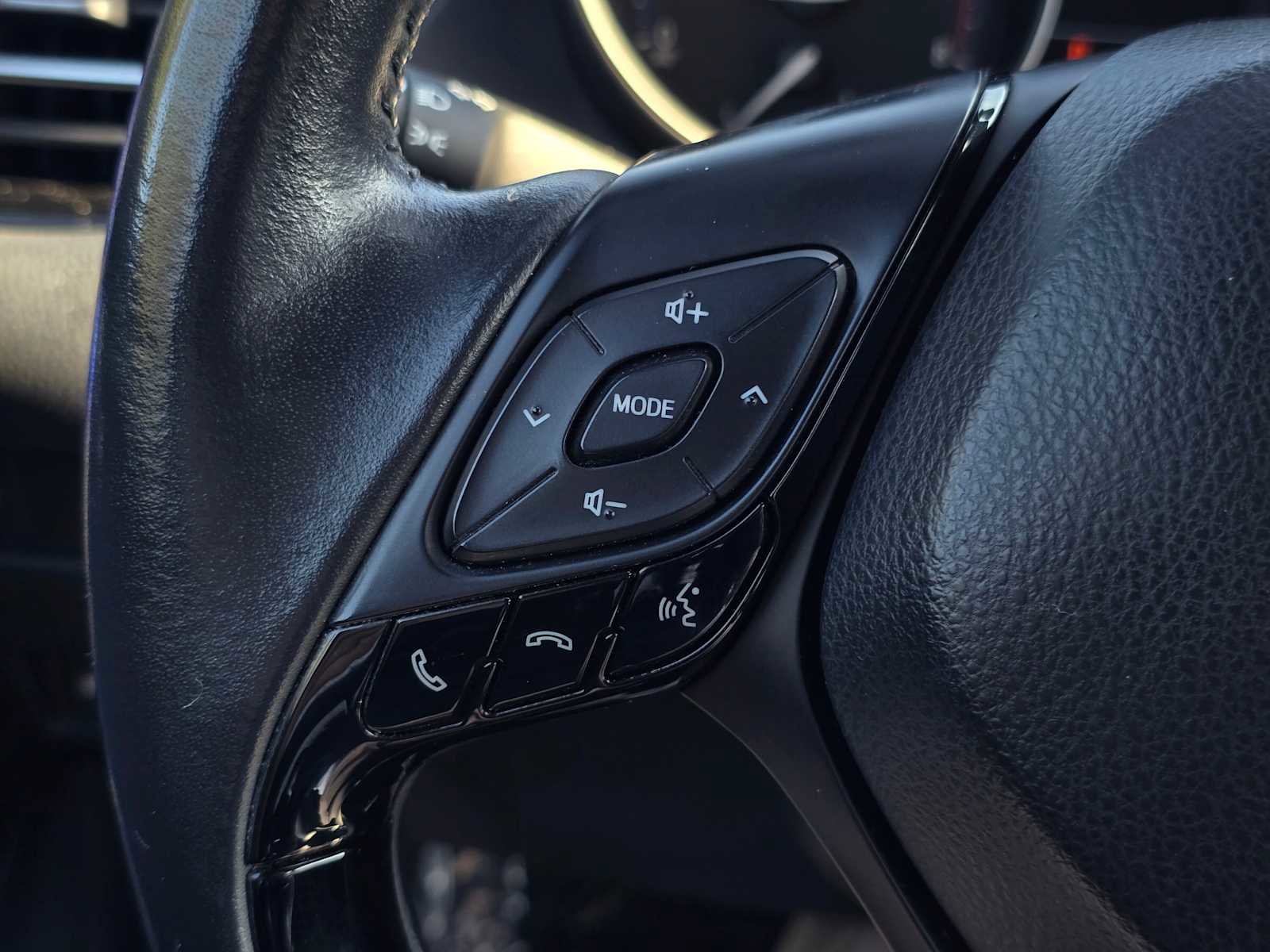 Used 2021 Toyota C-HR XLE image 30