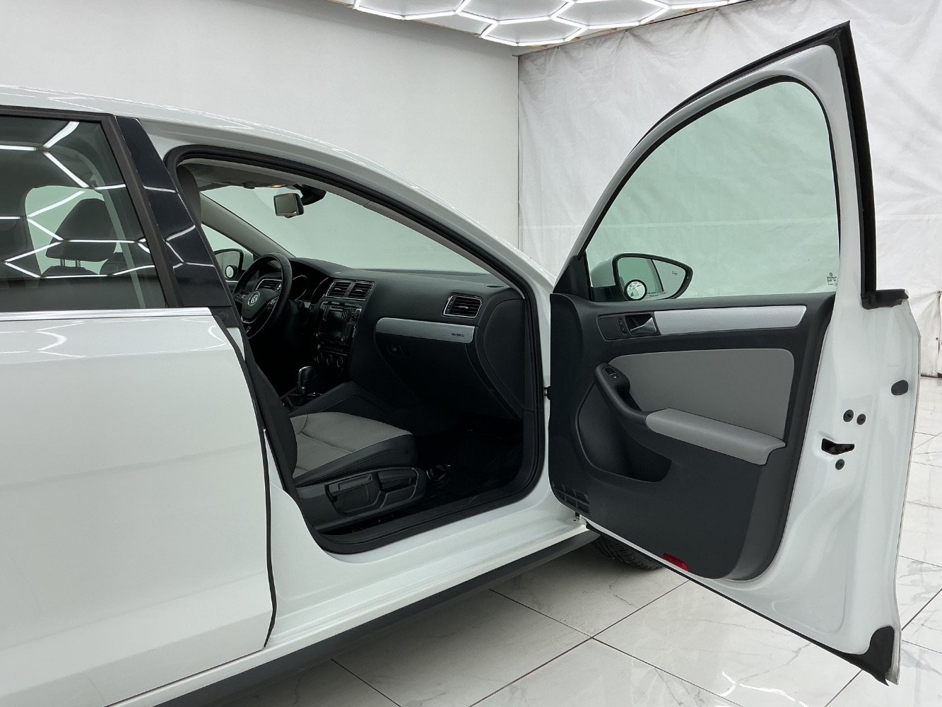 Used 2016 Volkswagen Jetta SEL Premium FWD image 17