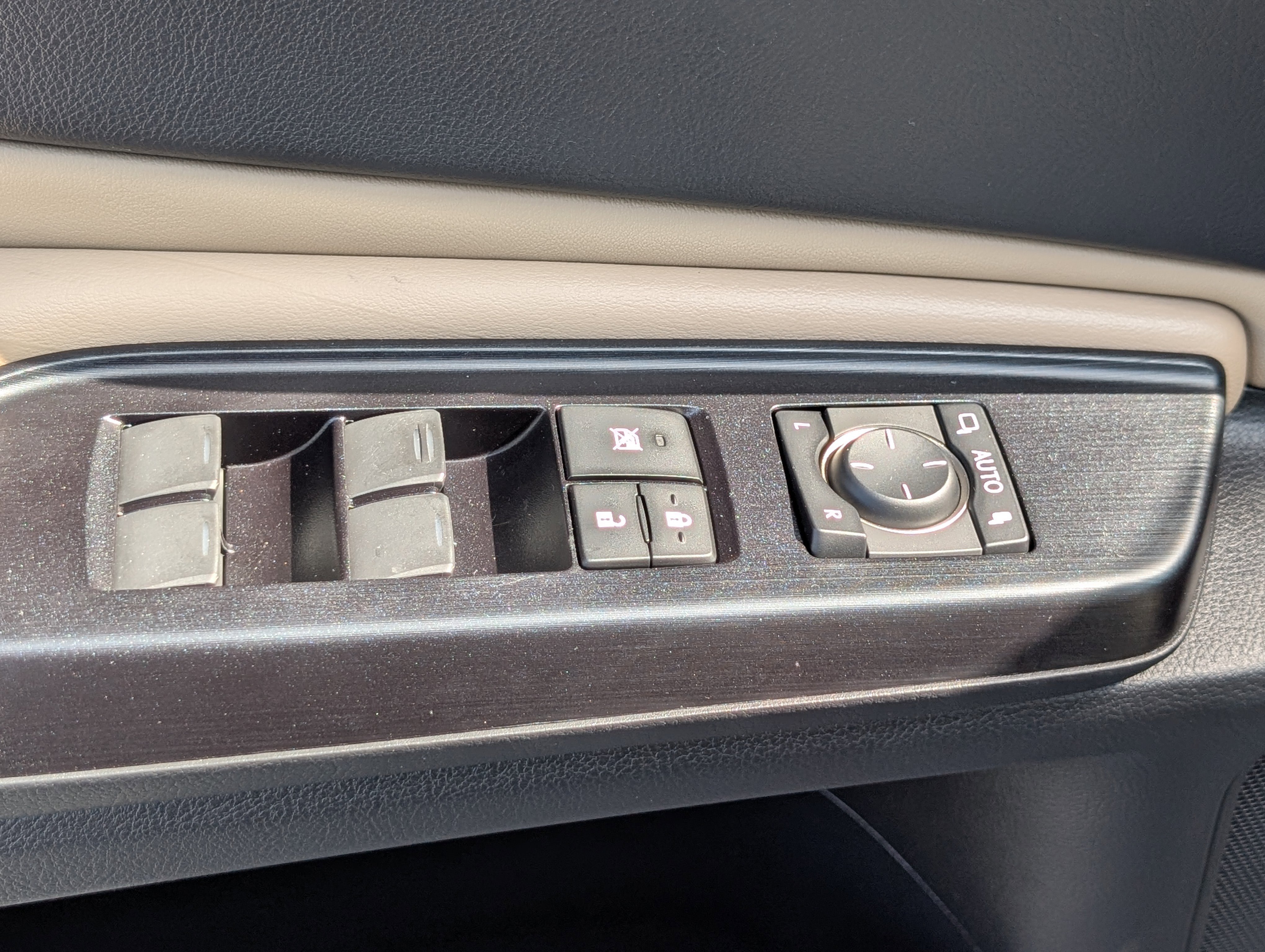 Used 2020 Lexus ES 350 Ultra Luxury w/ Accessory Package 2 image 19