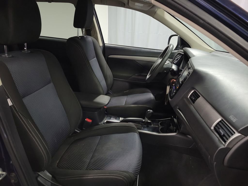 Used 2018 Mitsubishi Outlander SE image 26