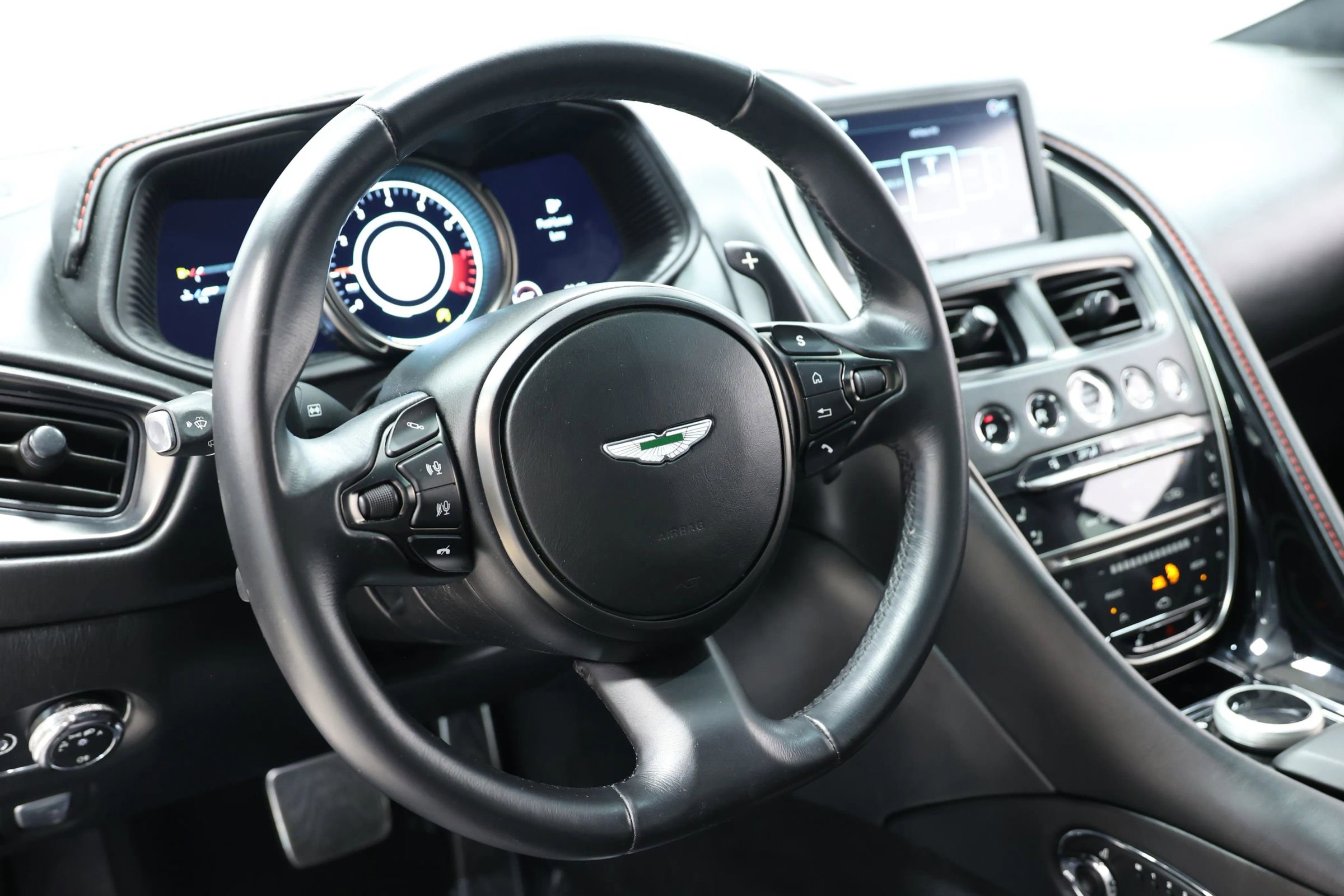 Used 2018 Aston Martin DB11 V12 image 23