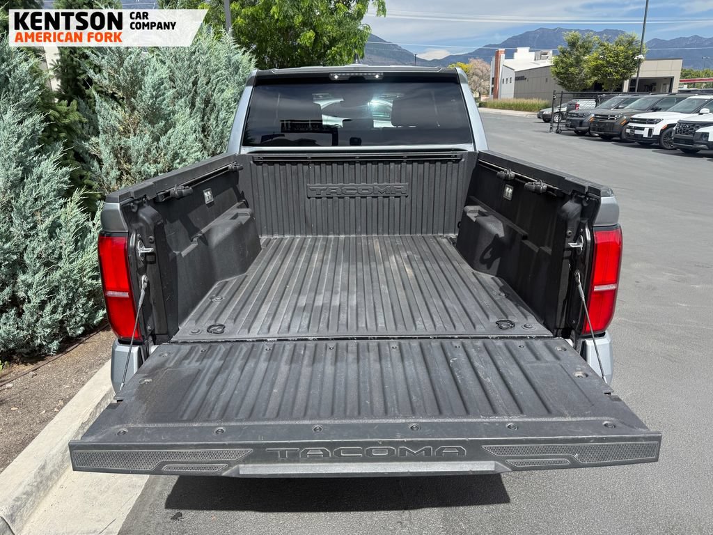 Used 2025 Toyota Tacoma SR5 AWD/4WD image 30