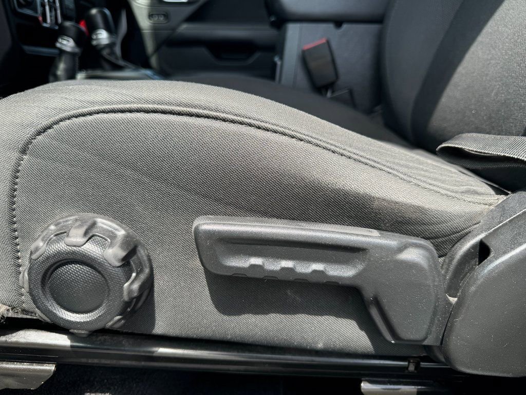 Used 2020 Jeep Wrangler Unlimited Sahara image 28