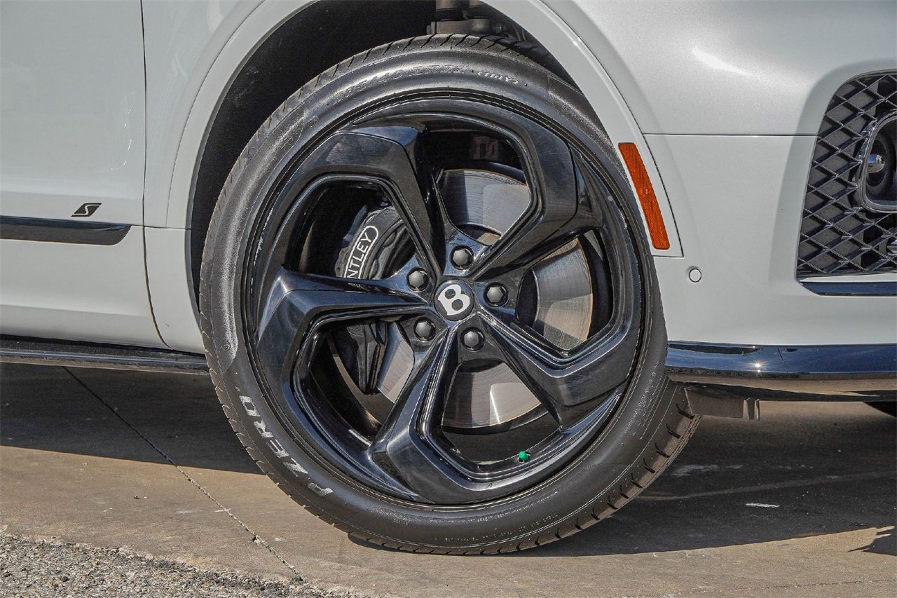 Used 2023 Bentley Bentayga image 3
