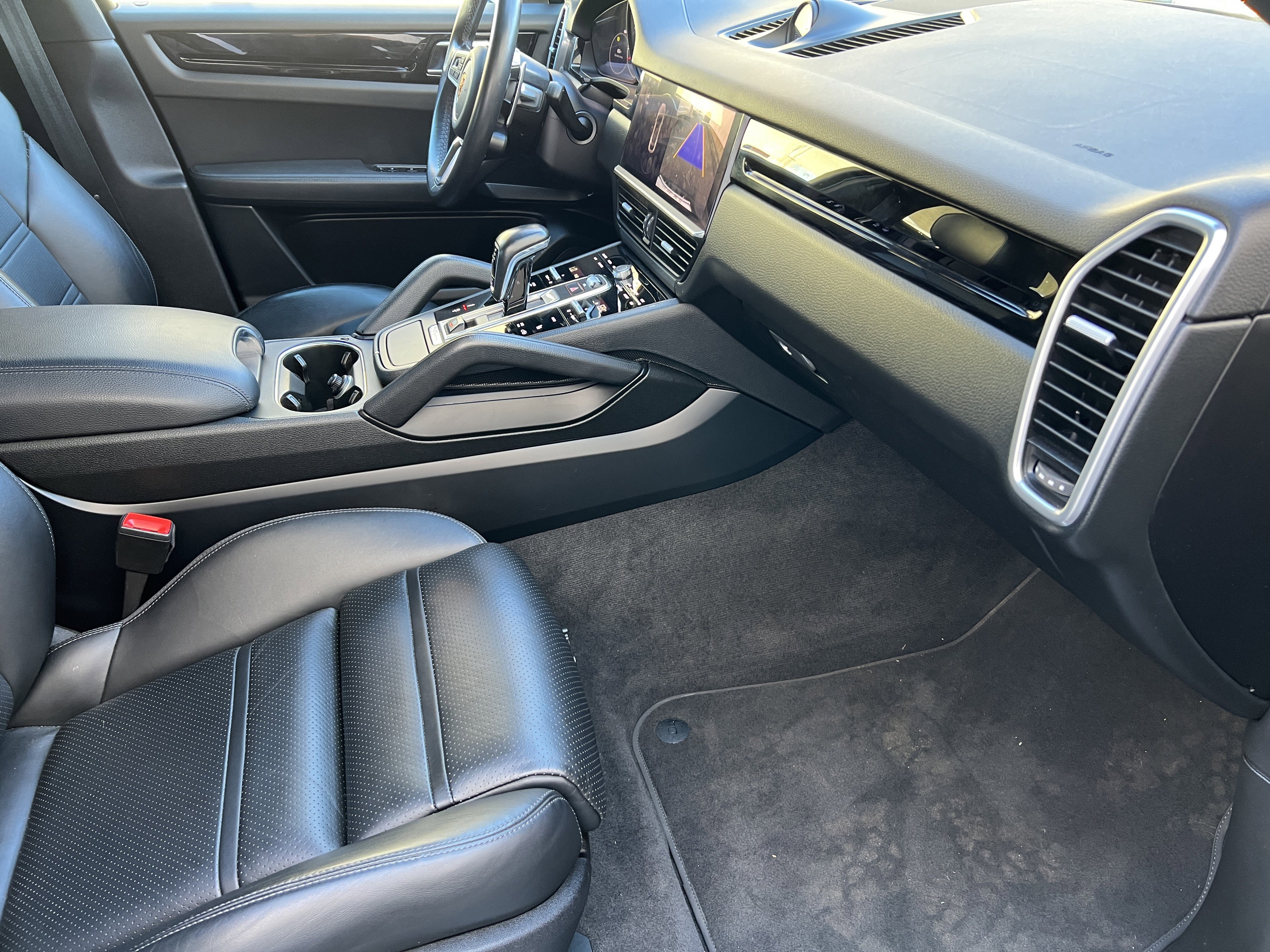 Used 2021 Porsche Cayenne Coupe w/ Premium Package image 21