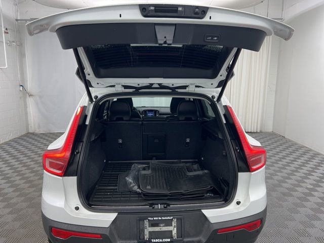 Used 2023 Volvo XC40 B5 Plus w/ Driver Assist Package image 8